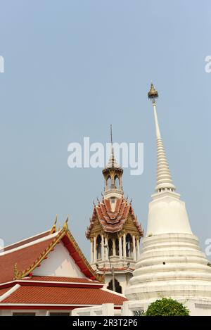 Wat Chana Songkram en face de la route Khaosan à Bang Lamphu, Bangkok, Thaïlande. Banque D'Images