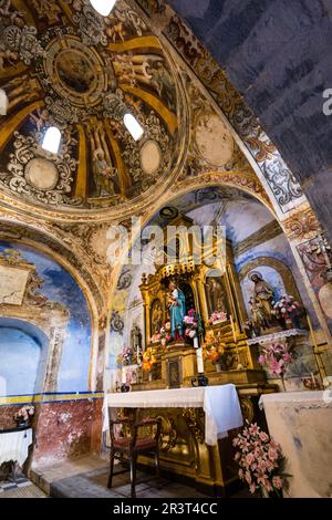 iglesia del siglo XVI, santuario de origen romanico de Santa María de la Nuez , municipio de Bárcabo,Sobrarbe, Provincia de Huesca, Comunidad Autónoma de Aragón, cordillera de los Pirineos, Espagne, europe. Banque D'Images