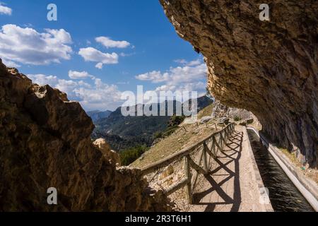 Ruta del rio Borosa, tuneles de la central electrica del salto de Los Organos, Parque Natural sierras de Cazorla, Segura y Las Villas, Jaén, Andalousie, espagne. Banque D'Images