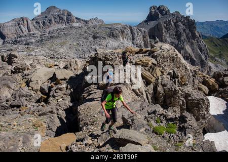 Ascenso a la Mesa de los Tres Reyes, 2444 M., alta ruta pirenaica, región de Aquitania, departamento de Pirineos Atlánticos, Francia. Banque D'Images