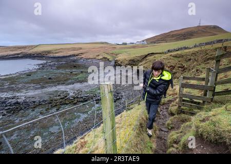 senda al castillo de Duntulm, costa norte de Trotternish, isla de Skye, Highlands, Escocia, Reino ONUDI. Banque D'Images