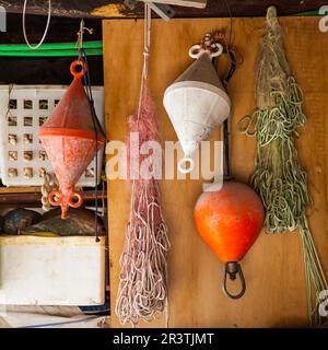 Détail des filets de pêche et des outils de travail à Lago Maggiore, Italie Banque D'Images