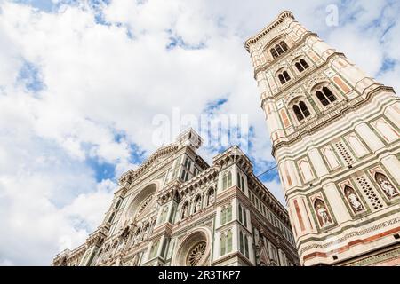 Florence, Italie. Détail de la cathédrale au cours d'une journée ensoleillée mais sans ombre sur la façade (très rare !) Banque D'Images