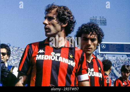 Capitaine Franco BARESI (AC Milan) l. et Roberto DONADONI (AC Milan) devant le coup d'envoi Banque D'Images