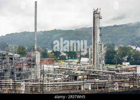 Bradford, Pennsylvanie, la raffinerie de pétrole de l'American Refining Group. Banque D'Images