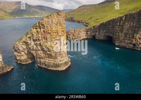 Îles Féroé littoral spectaculaire vu de l'hélicoptère. Vagar et salon Banque D'Images