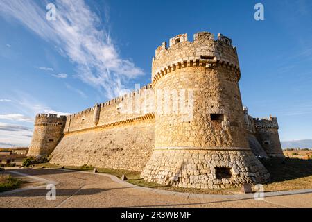 Château de Grajal de Campos, 16th siècle construction militaire sur les vestiges d'un autre château précédent du 10th siècle, castilla y Leon, Espagne Banque D'Images