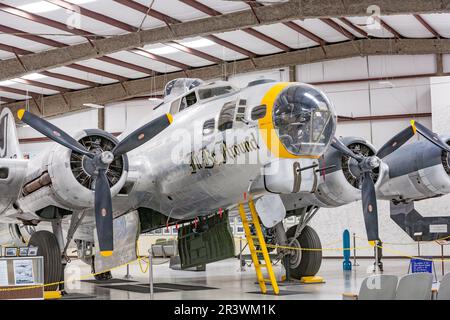 Tucson, Etats-Unis - 13 juin 2012: Boeing B-17G Forteresse volante bombardier survivant B-17 - Je serai autour dans le musée de l'avion de Pima. Banque D'Images