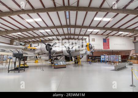 Tucson, Etats-Unis - 13 juin 2012: Boeing B-17G Forteresse volante bombardier survivant B-17 - Je serai autour dans le musée de l'avion de Pima. Banque D'Images