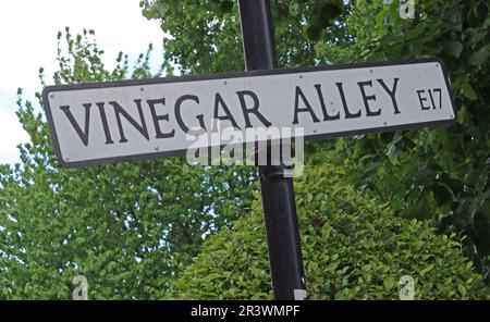 Panneau de rue pour Vinegar Alley à Walthamstow, East London, affichant le code postal E17 Banque D'Images