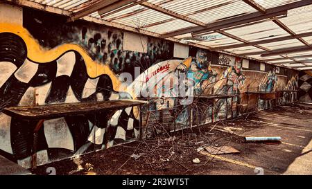 LES IMAGES montrent comment le stade de Coventry, qui était autrefois le point fort de la popularité pour accueillir des courses de course célèbres, est maintenant une ruine décrépite. Faites un voyage à pied Banque D'Images