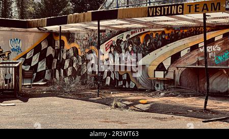 LES IMAGES montrent comment le stade de Coventry, qui était autrefois le point fort de la popularité pour accueillir des courses de course célèbres, est maintenant une ruine décrépite. Faites un voyage à pied Banque D'Images