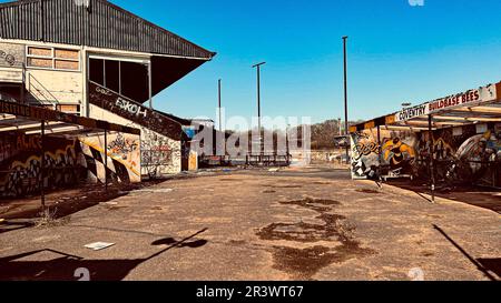 LES IMAGES montrent comment le stade de Coventry, qui était autrefois le point fort de la popularité pour accueillir des courses de course célèbres, est maintenant une ruine décrépite. Faites un voyage à pied Banque D'Images