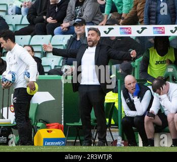 ÉDIMBOURG, ROYAUME-UNI. 24th mai 2023. HibsÕ Manager, Lee Johnson, pendant le match entre Hibernian et Celtic dans le Cinch Premiership au Easter Road Stadium, Edimbourg, Midlothian, Royaume-Uni. 24/5/2023. Crédit : Ian Jacobs/Alay Live News Banque D'Images