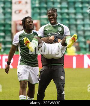 ÉDIMBOURG, ROYAUME-UNI. 24th mai 2023. Le joueur du match, Elie Youan, célèbre à la fin du match entre Hibernian et Celtic dans le Cinch Premiership au Easter Road Stadium, Édimbourg, Midlothian, Royaume-Uni. 24/5/2023. Crédit : Ian Jacobs/Alay Live News Banque D'Images