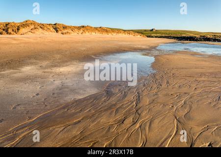 Une plage déserte de West Sandwick sur l'île Shetland de Yell. Banque D'Images