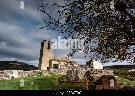 L'Iglesia Parroquial de Santa María de la Nuez , municipio de Bárcabo, Sobrarbe, Provincia de Huesca, Comunidad Autónoma de Aragón, cordillera de los Pirineos, Espagne, Europe. Banque D'Images