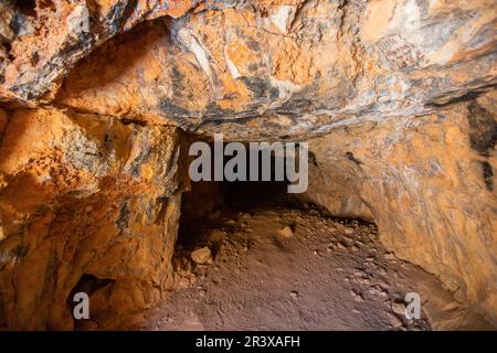 Grottes dans la région d'Oued Ahansal au Maroc Banque D'Images