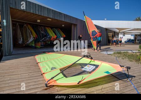 Estany des Peix, Ecole de voile, Formentera, Iles Pitiuses, Communauté des Baléares, Espagne. Banque D'Images