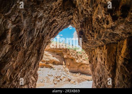 Grottes dans la région d'Oued Ahansal au Maroc Banque D'Images