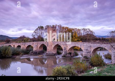 Pont médiéval de Frías, d'origine romane, Frías, province de Burgos, région de Las Merindades, Espagne. Banque D'Images