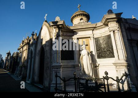 Cementerio de la Recoleta , Diseñado por el francés Prosper Catelin, por iniciativa del presidente Bernardino Rivadavia, inaugurado en 1822.Buenos Aires, Republica Argentina, cono sur, l'Amérique du Sud. Banque D'Images