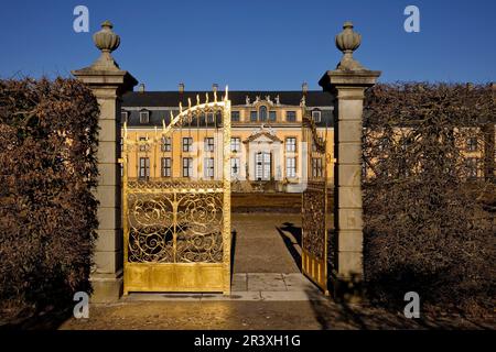 La porte d'or en face de la galerie Herrenhausen, jardins Herrenhaeuser, Hanovre, Allemagne Banque D'Images