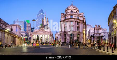 Royal Exchange, fondée au 16th siècle par le marchand Sir Thomas Gresham, la ville, Londres, Angleterre, Grande-Bretagne. Banque D'Images