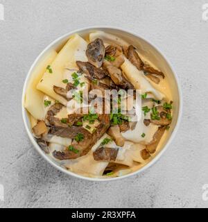 STILL Life culinaire français. Morceau de pâtes forestières Banque D'Images