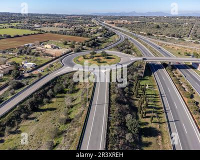 Autoroute ma-19 et rond-point du domaine industriel de son Noguera, Llucmajor, Majorque, Iles Baléares, Espagne. Banque D'Images