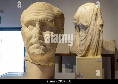 Retrato de un senador romano, siglo I, Museo-Centro de Interpretación del parque arqueológico de Segóbriga, Saelices, Cuenca, Castilla-la Mancha, Espagne. Banque D'Images