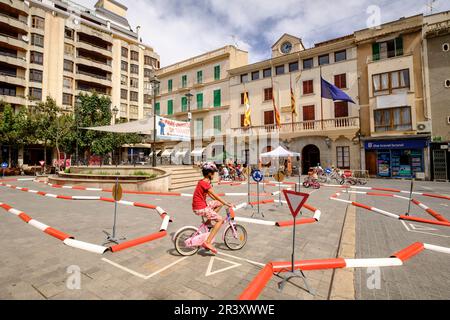 Parque Infantil de transito front el Ayuntamiento, inca, Majorque, Iles Baléares, Espagne, Europe. Banque D'Images