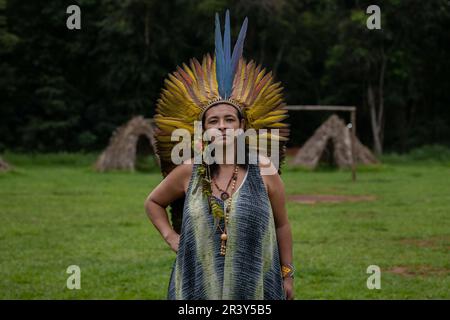 12 décembre 2022, São Paulo Joaquim de Bicas, Brésil: Chef ÃngohÃ³, un leader communautaire autochtone, sur le terrain de football de l'Aldeia Katurí€ma, à São Paulo Joaquim de Bicas, dans l'État de Minas Gerais. (Credit image: © Ivan Abreu/SOPA Images via ZUMA Press Wire) USAGE ÉDITORIAL SEULEMENT! Non destiné À un usage commercial ! Banque D'Images