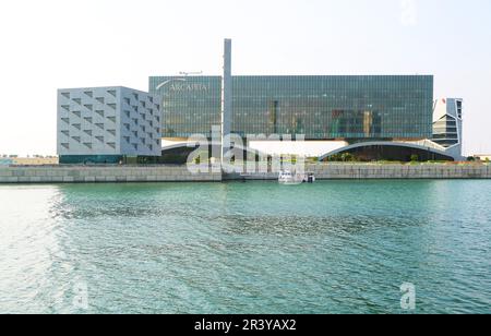 La mosquée d'Aracapita, l'une des mosquées les plus modernes au monde sur la baie de Bahreïn, Manama, Bahreïn Banque D'Images