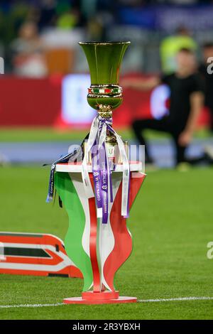 Coupe d'Italie après le match de finale de football de la coupe italienne entre Fiorentina et Inter au stade Olimpico Roma, au centre de l'Italie, sur 24 mai 2023. Banque D'Images