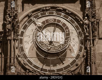 PRAGUE, RÉPUBLIQUE TCHÈQUE - horloge astronomique à la vieille mairie. Chargement. Orloj de Prague. Banque D'Images