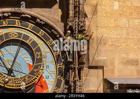 PRAGUE, RÉPUBLIQUE TCHÈQUE - horloge astronomique à la vieille mairie. Chargement. Orloj de Prague. Banque D'Images