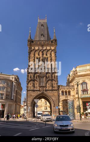 PRAGUE, RÉPUBLIQUE TCHÈQUE - Tour poudrière, une tour gothique de la vieille ville. Banque D'Images