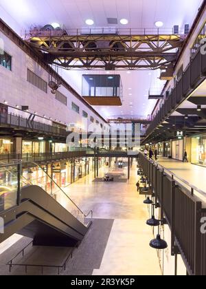 L'intérieur de l'ancienne centrale électrique Battersea à Londres, au Royaume-Uni, qui a été repensé comme un centre commercial tout en conservant l'original industriel et Banque D'Images