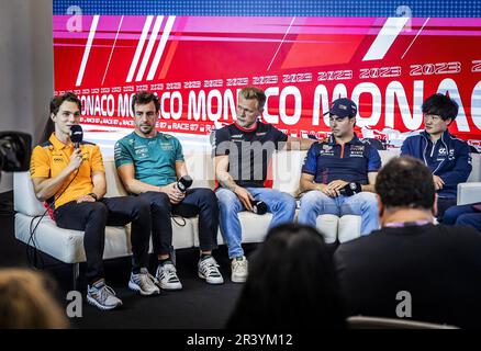 MONACO - Oscar Piastri (McLaren), Fernando Alonso (Aston Martin), Kevin Magnussen (équipe Haas F1), Sergio Perez (Red Bull Racing) et Yuki Tsunoda (AlphaTauri) lors de la conférence de presse en vue du Grand Prix de Monaco. ANP REMKO DE WAAL Banque D'Images