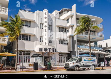 Miami, Etats-Unis - 7 décembre 2022. Vue sur la façade de l'hôtel Congress à Ocean Drive, Miami Beach Banque D'Images