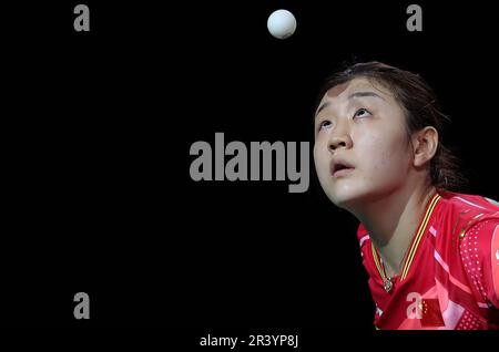 Durban, Afrique du Sud. 25th mai 2023. Chen Meng de la Chine sert pendant le match féminin de 16 contre Kihara Miyuu du Japon à 2023 finales des Championnats du monde de tennis de table de l'ITTF à Durban, Afrique du Sud, 25 mai 2023. Crédit: Wang Dongzhen/Xinhua/Alay Live News Banque D'Images