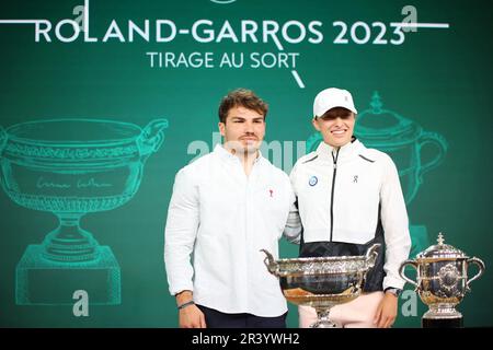 Paris, France. 25th mai 2023. Paris, France. 25 mai 2023, Antoine Dupont, IGA Swiatek participe au tirage au sort de Roland-Garros 2023 sur 25 mai 2023 à Paris, France. Photo de Nasser Berzane/ABACAPRESS.COM crédit: Abaca Press/Alay Live News Banque D'Images