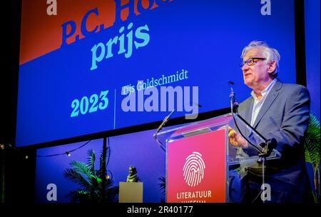 LA HAYE - l'écrivain et biologiste comportemental Tijs Goldschmidt reçoit le prix PC Hooft pour la prose contemplative en théâtre Diligentia. ANP ROBIN UTRECHT pays-bas - belgique sortie Banque D'Images