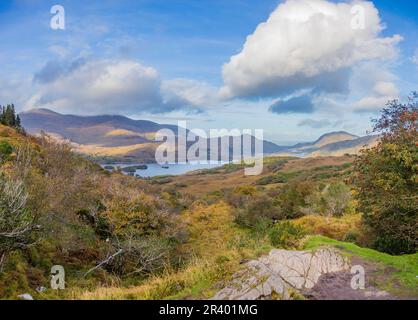 Vue depuis Ladies vue sur le lac Muckross dans le parc national de Killarney en Irlande Banque D'Images