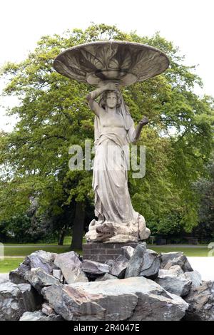 Une belle fontaine à Iveagh Gardens à Dublin, Irlande. Banque D'Images