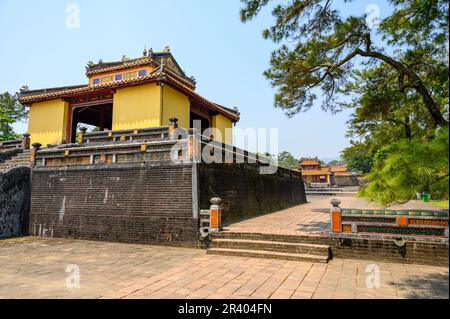 Stèle Maison dans le complexe de la tombe de Minh Mang, le deuxième empereur de la dynastie Nguyen, sur le mont Cam Ke (Hieu) à l'extérieur de Hue, Vietnam. Banque D'Images