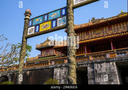 À l'intérieur de la porte du Méridien, dans la Citadelle historique de Hue, l'ancienne ville impériale et capitale du Vietnam. Banque D'Images