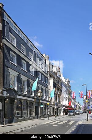 New Bond Street, Londres, Royaume-Uni. Extérieur de Tiffany & Co, le magasin de bijoux de luxe au coeur du quartier de Mayfair à Londres. Banque D'Images