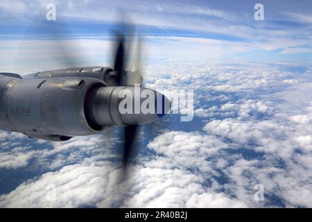 Vue d'aile d'un avion anti-sous-marin Tu-142MZ du Nav russe Banque D'Images